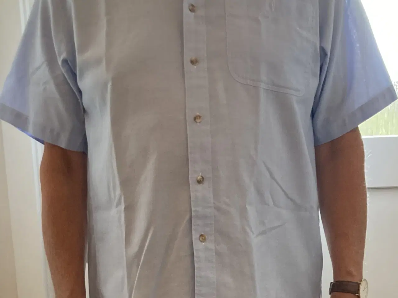 Billede 3 - Kortærmede, ensfarvede skjorter, gode og behagelig