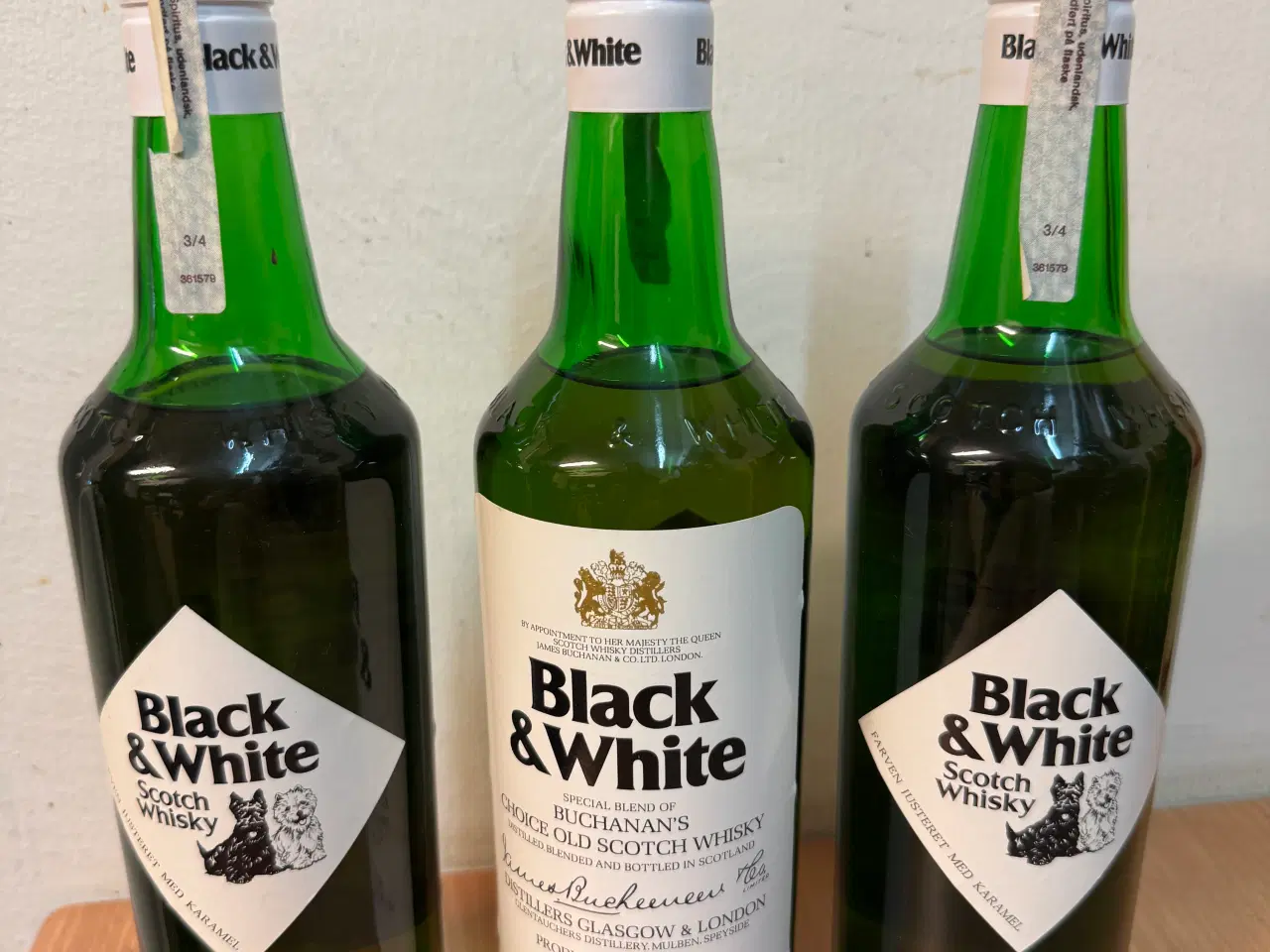 Billede 2 - Black & White blended scotch whisky - 3 stk.