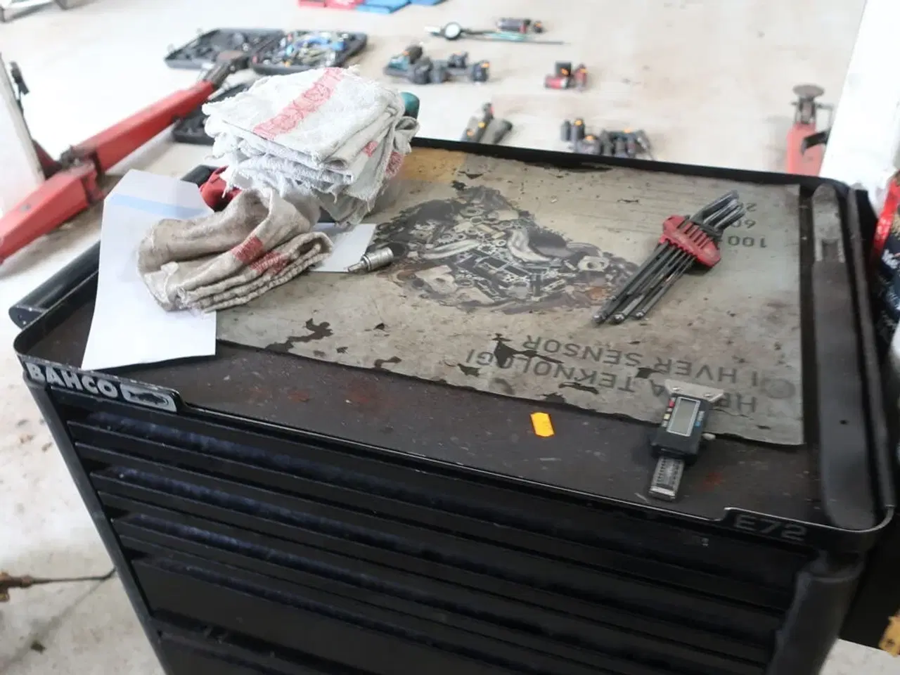 Billede 2 - Værktøjsvogn med indhold