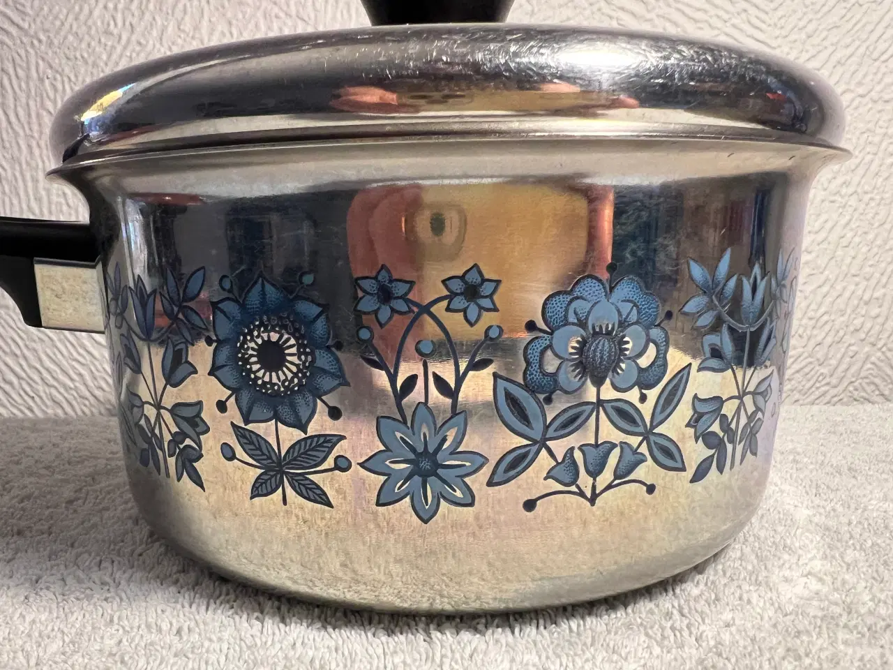 Billede 2 - Retro Kasserolle med blå blomster.