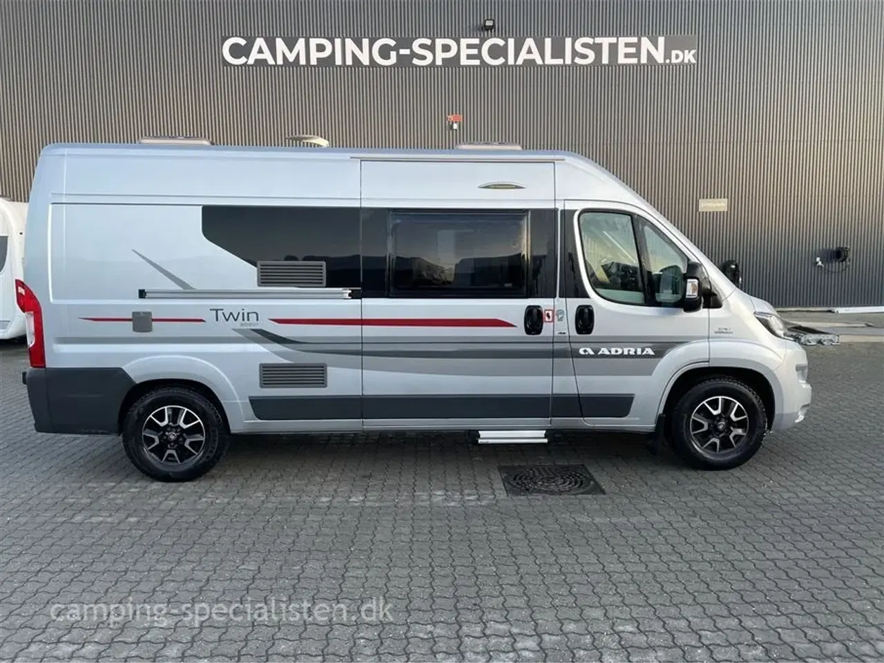 Billede 1 - 2016 - Adria Twin 600 SP   Pæn Van, med få kilometer på tælleren - Adria Twin 600 SP fra 2016 - Kan nu opleves hos Camping-Specialisten