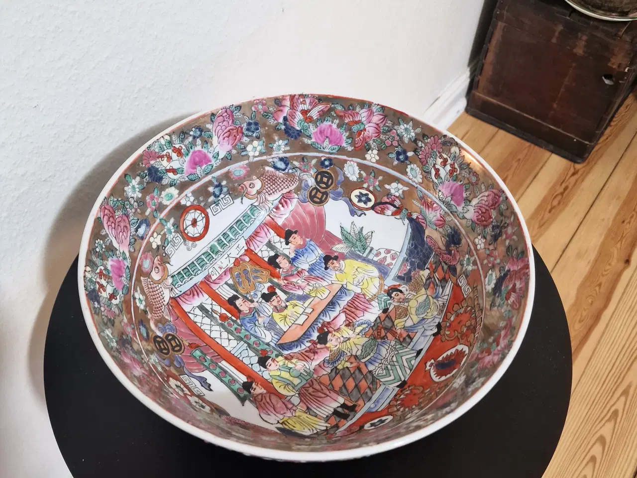 Billede 1 - Stor dekorativ skål, rosenfamilien.