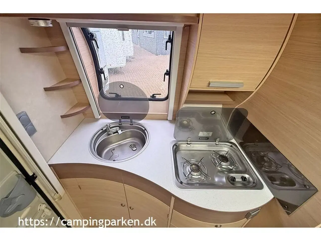Billede 7 - 2009 - Adria Action 361 LH   Adrias unikke rejsevogn. Kompakt vogn m. køleskab, toilet og køkken. Totalvægt kun 1000 kg.