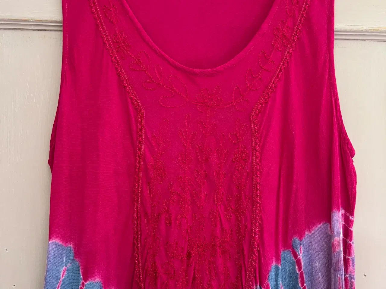 Billede 2 - Fed sommerkjole med batik fra DNY-CPH str L/XL
