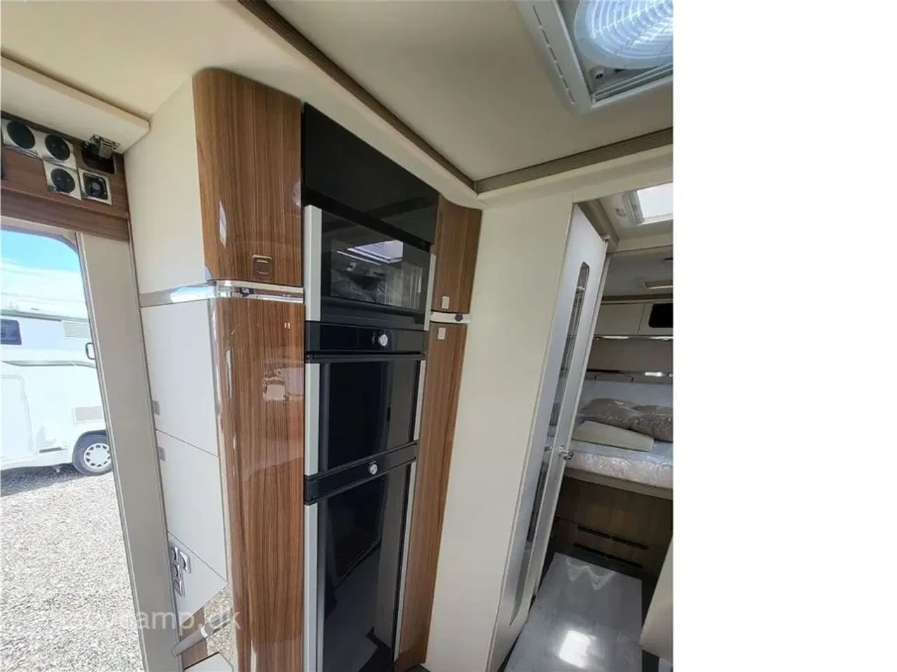 Billede 12 - 2024 - Euramobil Integra 890 QB   Eura Mobil Integra I 890QB - Alde - Klima - Markise - Lithium batteri &amp;amp;amp;amp;amp;amp;amp;amp;amp;amp;amp;amp; Solar