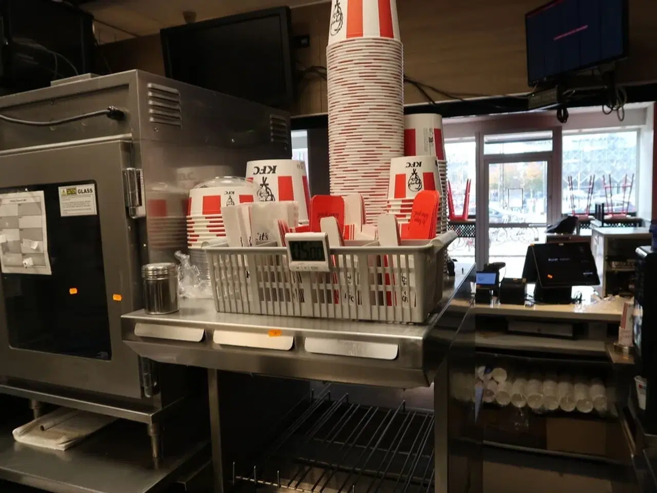 Billede 2 - Serveringsstation med indhold