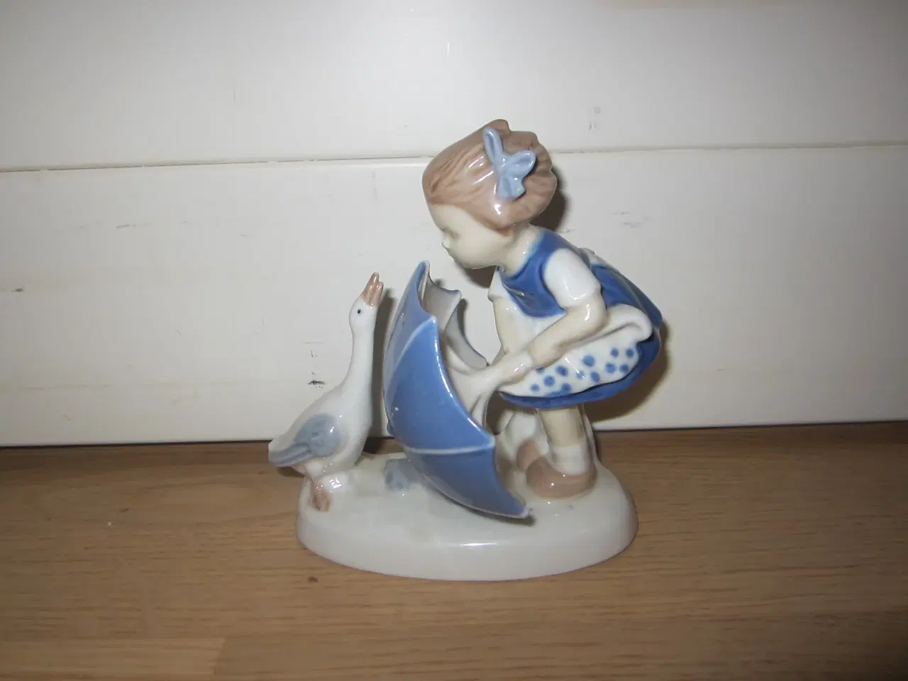 Billede 8 - 2 skønne tyske figurer med saksen pr stk 50kr