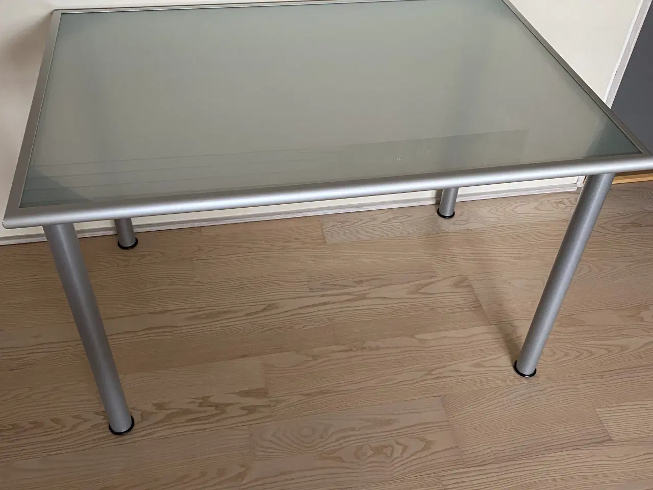 Billede 1 - Skrivebord i metal og glas