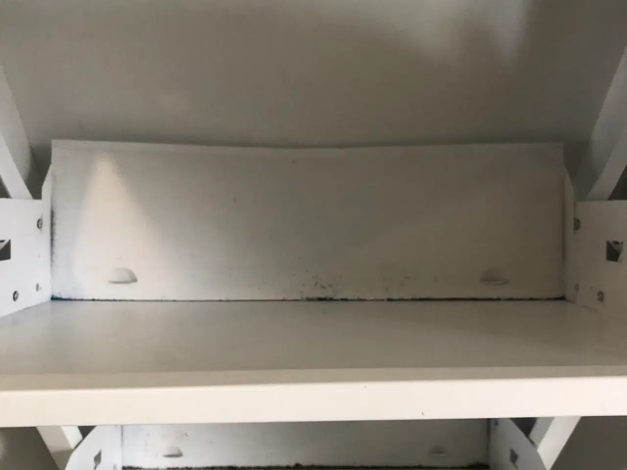 Billede 8 - skoskabe i hvid metal med 5 skuffer