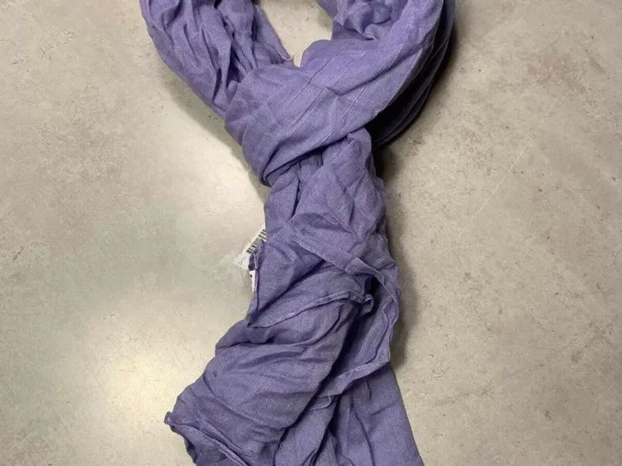 Billede 2 - Nyt flot lilla tørklæde