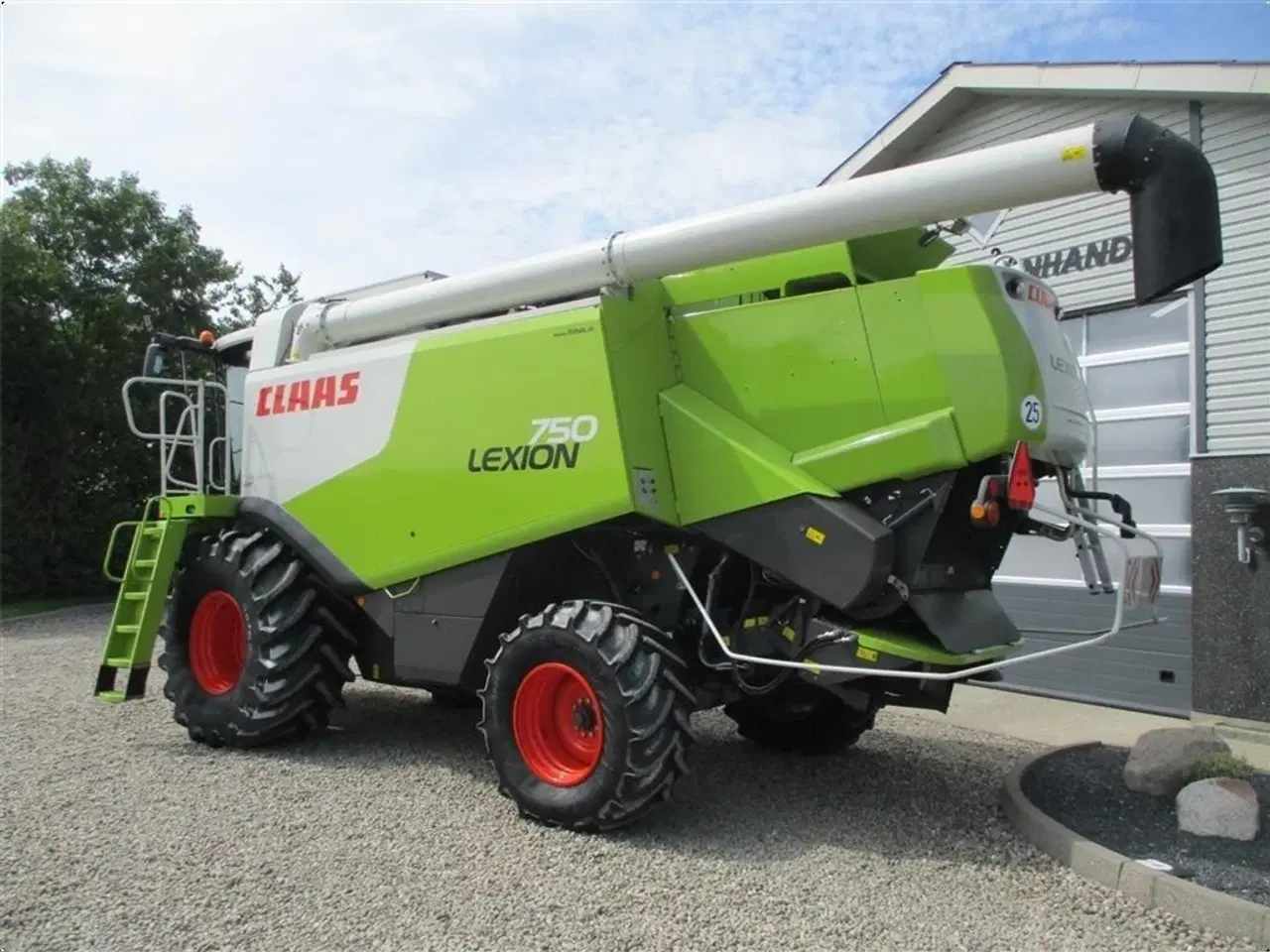 Billede 12 - CLAAS LEXION 750 Gårdmaskine med V900 skærebord.