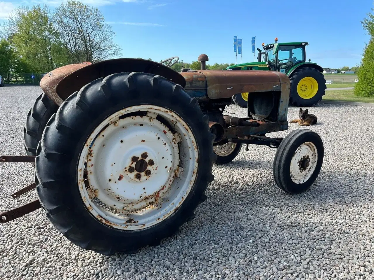 Billede 13 - Fordson Major Motoren mangler, men mange god dele.