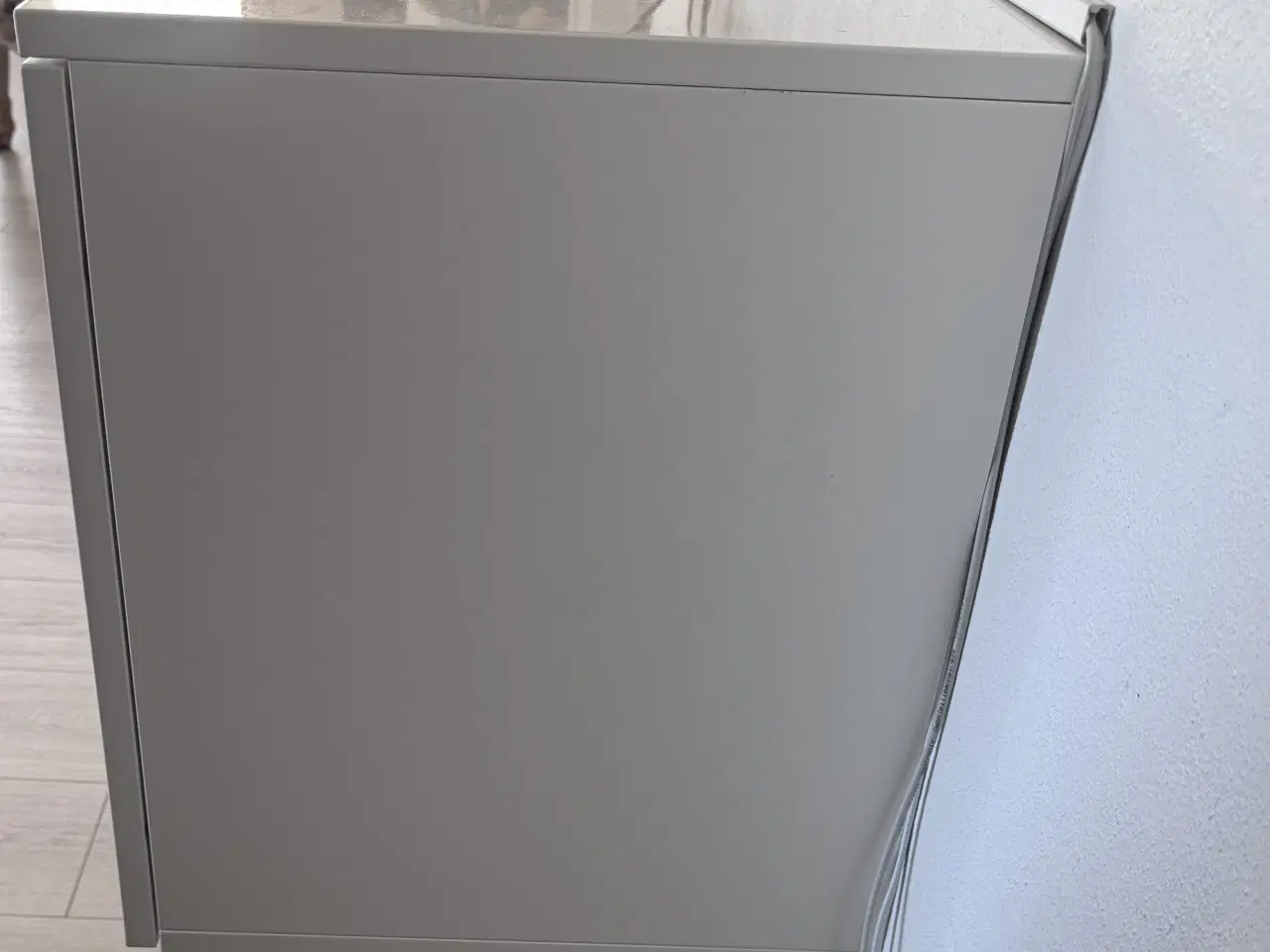 Billede 4 - Højglans hængeskænk – stilren (190 cm)