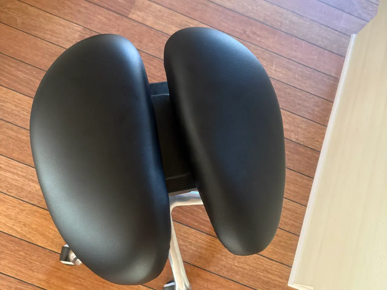 Billede 3 - Saddelstol til klinik