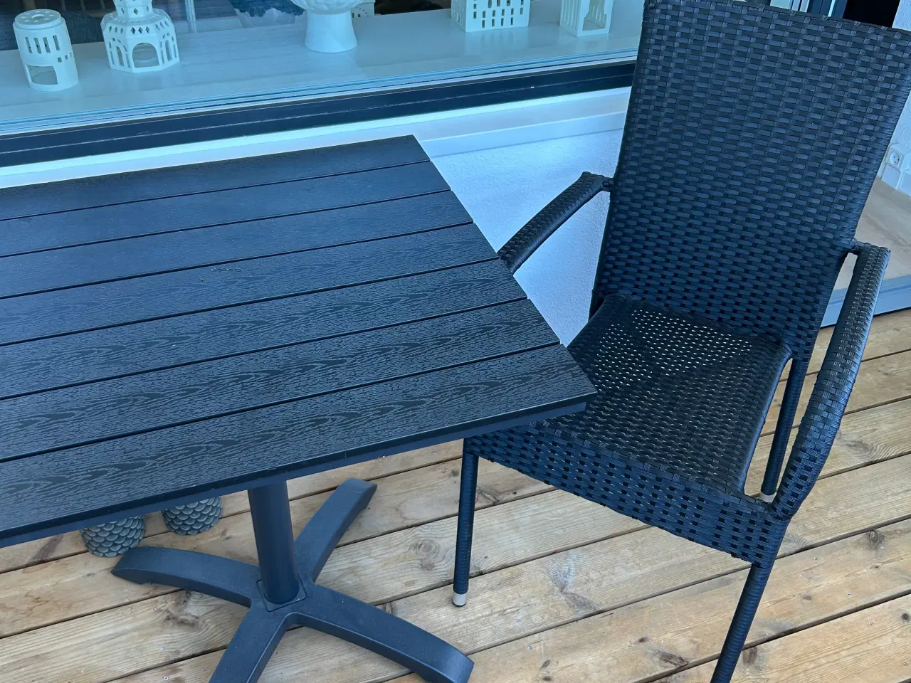 Billede 1 - Cafébord med 3 stole