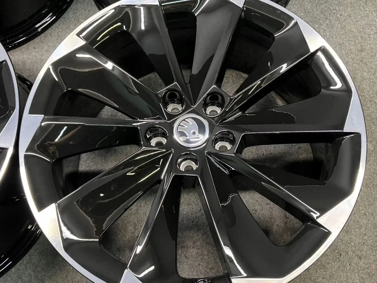 Billede 5 - ALUFÆLGE SKODA SUPERB 3V0 SUPERNOVA 19"