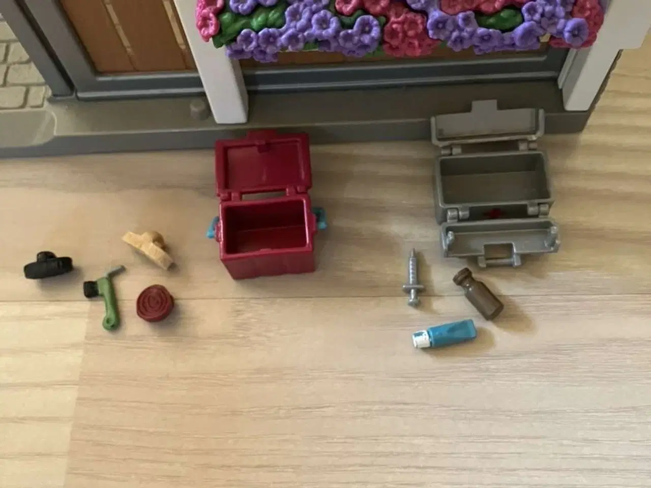 Billede 4 - Schleich ridecenter + ekstra hesteboks