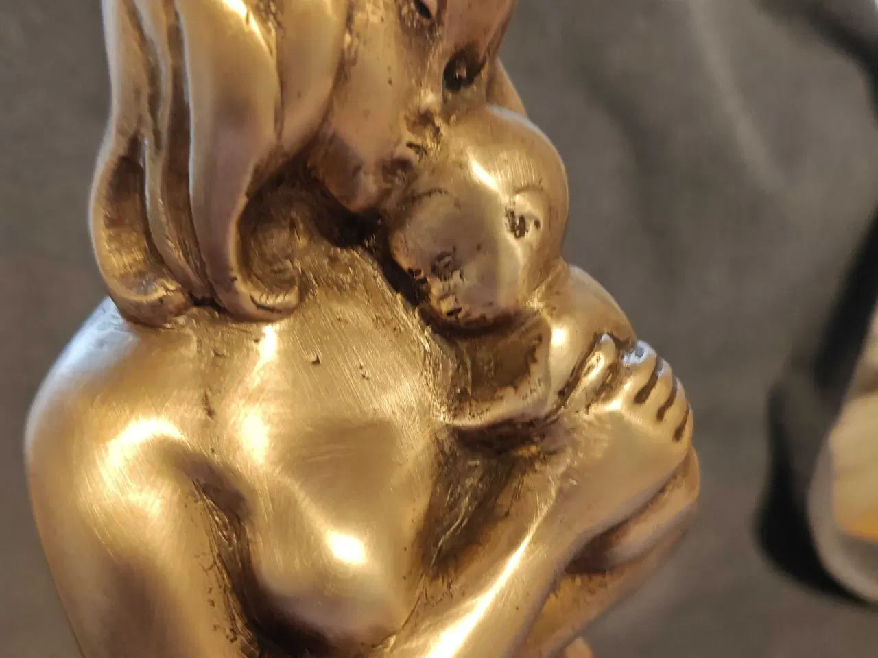 Billede 2 - Messing figur dame med baby