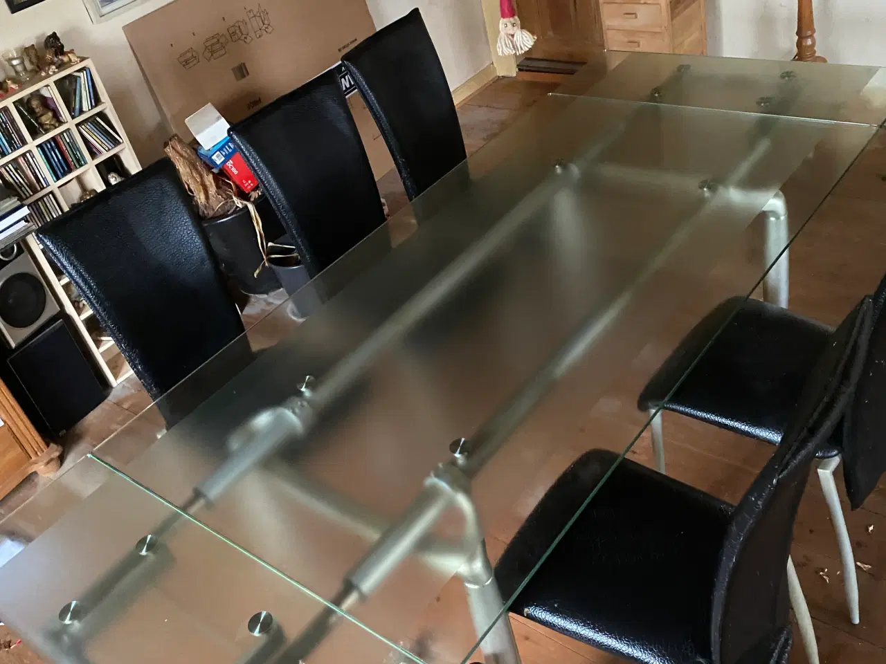 Billede 1 - Spisebord i glas med stole 