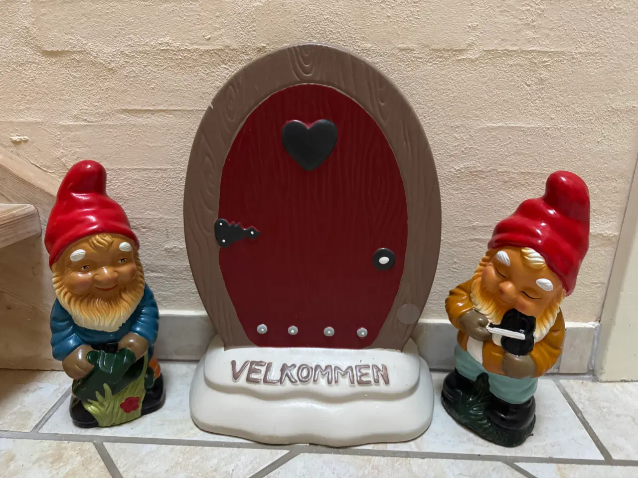 Billede 1 - Stor nissedør og to nisser