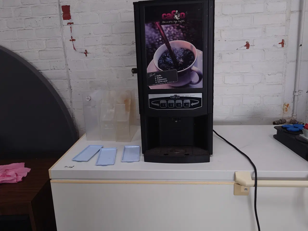 Billede 1 - Kaffeautomat 3*kaffe /cacao og en med varmt vand  