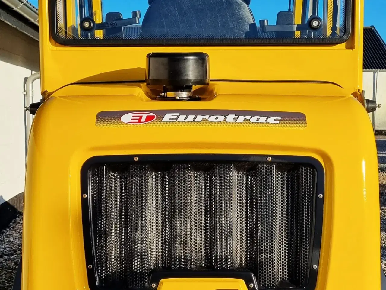 Billede 6 - Eurotrac W12S / lukket kabine / fabriksny / skovl & gafler / Kubota motor