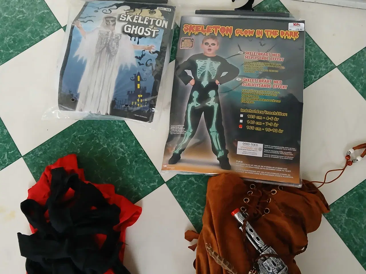 Billede 1 - KOSTUMER TIL SAALG 
