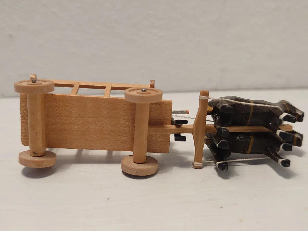 Billede 5 - Erzgebirge:Miniature vogn m. 2 heste og kusk