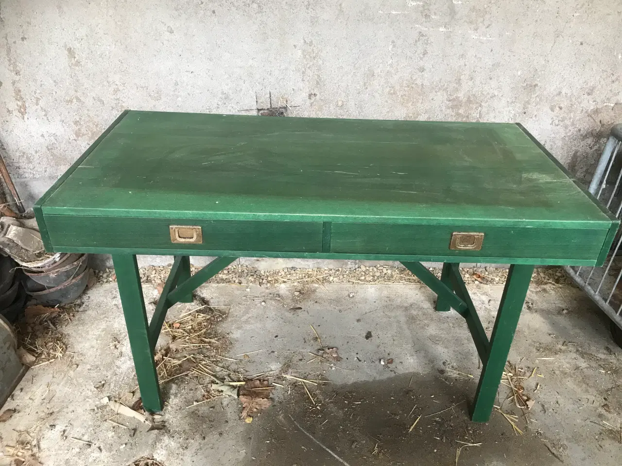 Billede 1 - Grønbejdset skrivebord