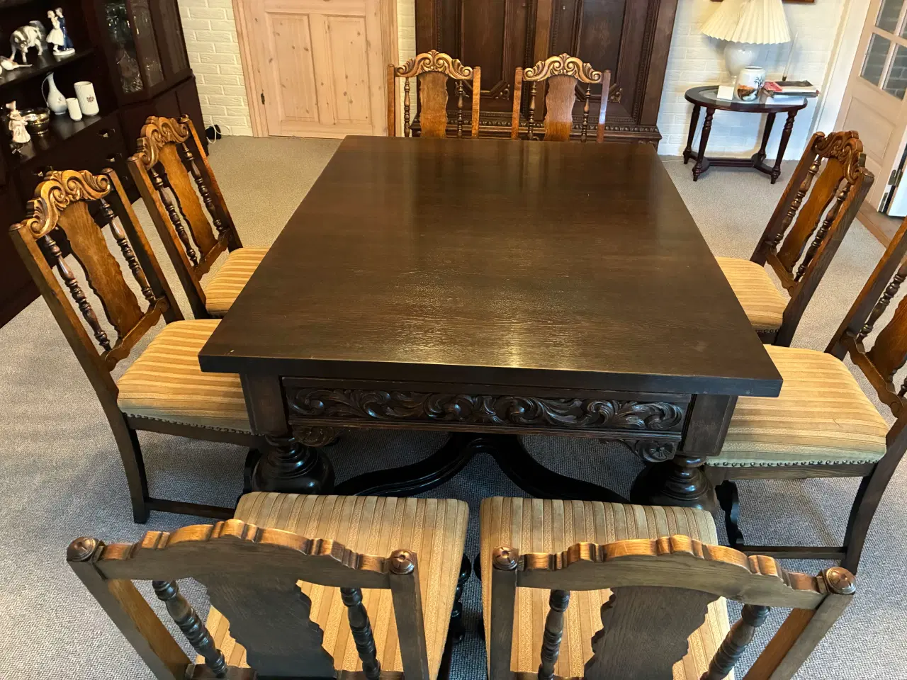 Billede 1 - Spisebord i moseeg