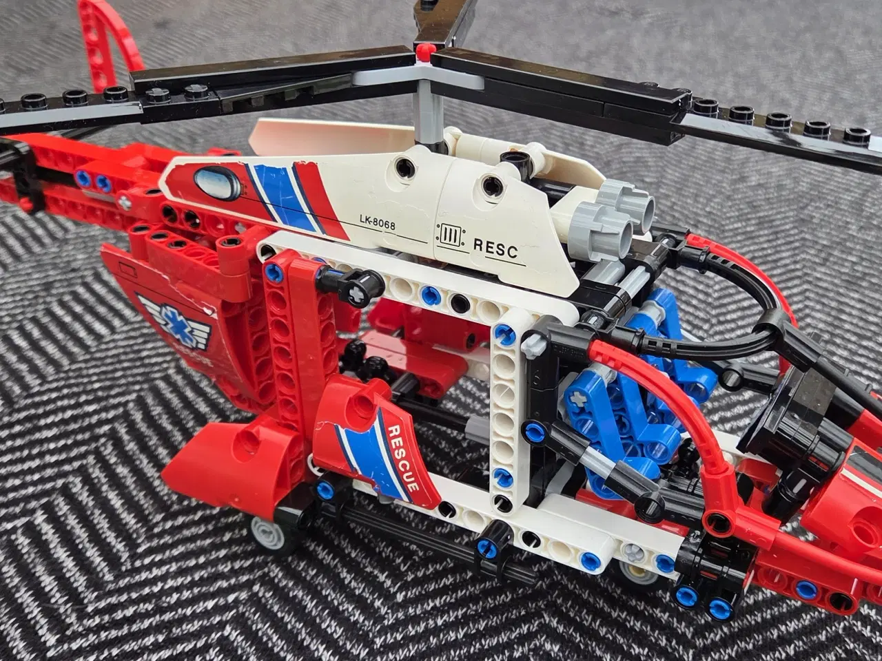 Billede 2 - LEGO Technic 8068 – Redningshelikopter