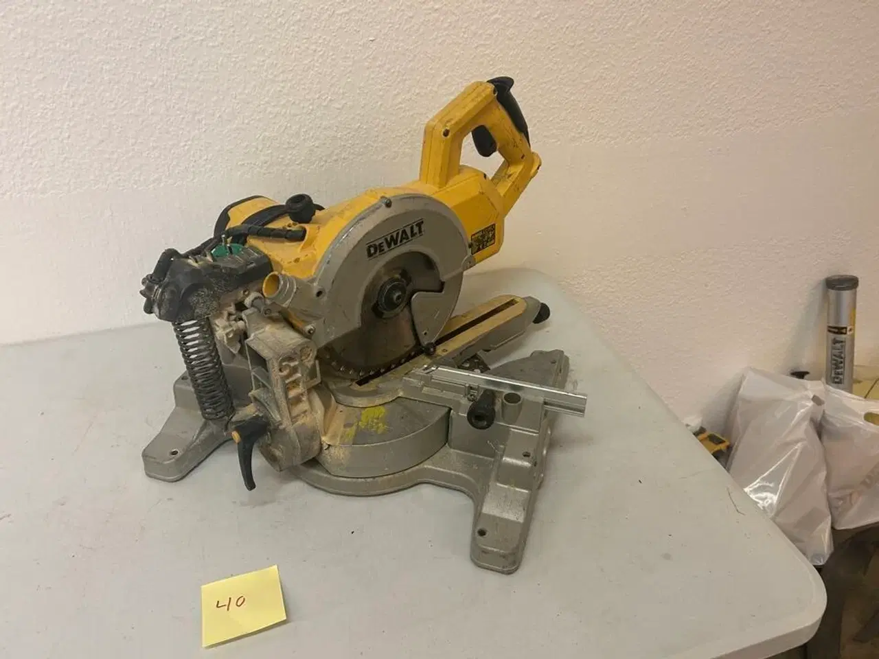 Billede 2 - DEWALT Kap/Geringssav DW777