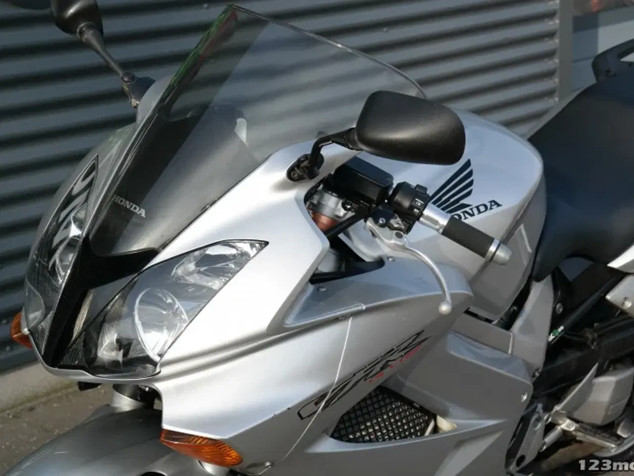 Billede 19 - Honda VFR 800 F MC-SYD       BYTTER GERNE