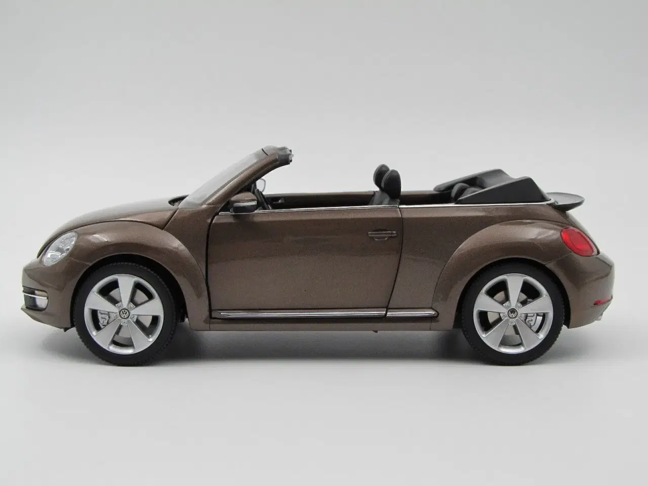 Billede 2 - 2011 VW The Beetle Cabriolet 1:18 - KYOSHO