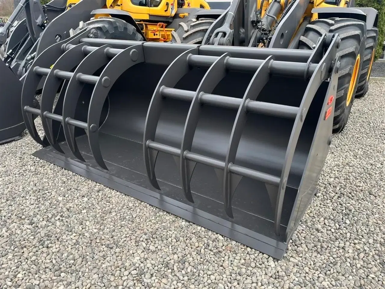 Billede 5 - JST Overfaldsskovl 300 med skårende tænder og med ekstra slidstål i hæl samt forkantskær