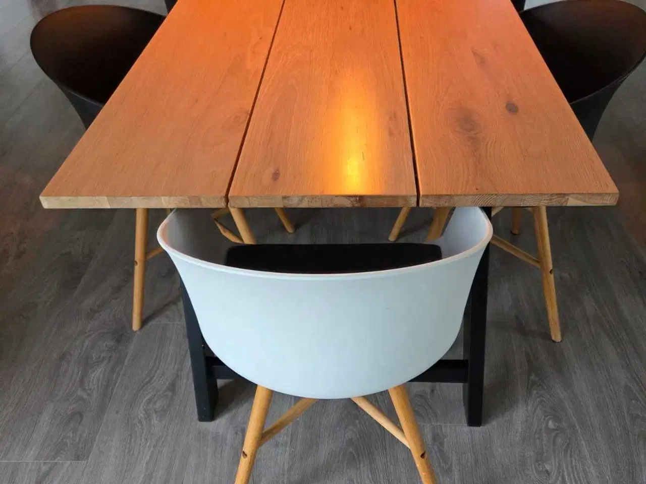 Billede 3 - Spisebord med stole