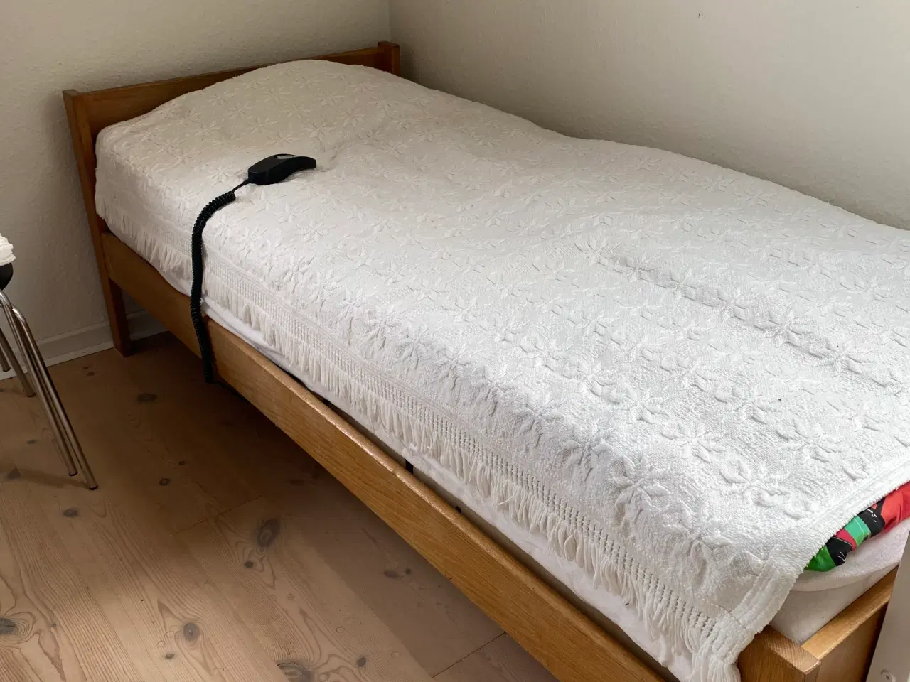 Billede 1 - Elevationsseng inkl. madras