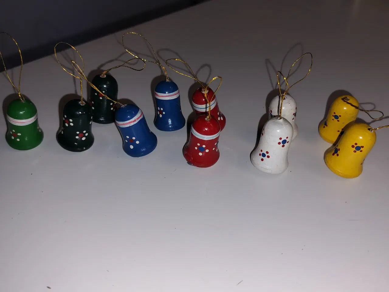 Billede 4 - Juletræs pynt i træ 11 stk juleklokker i træ ø 21 