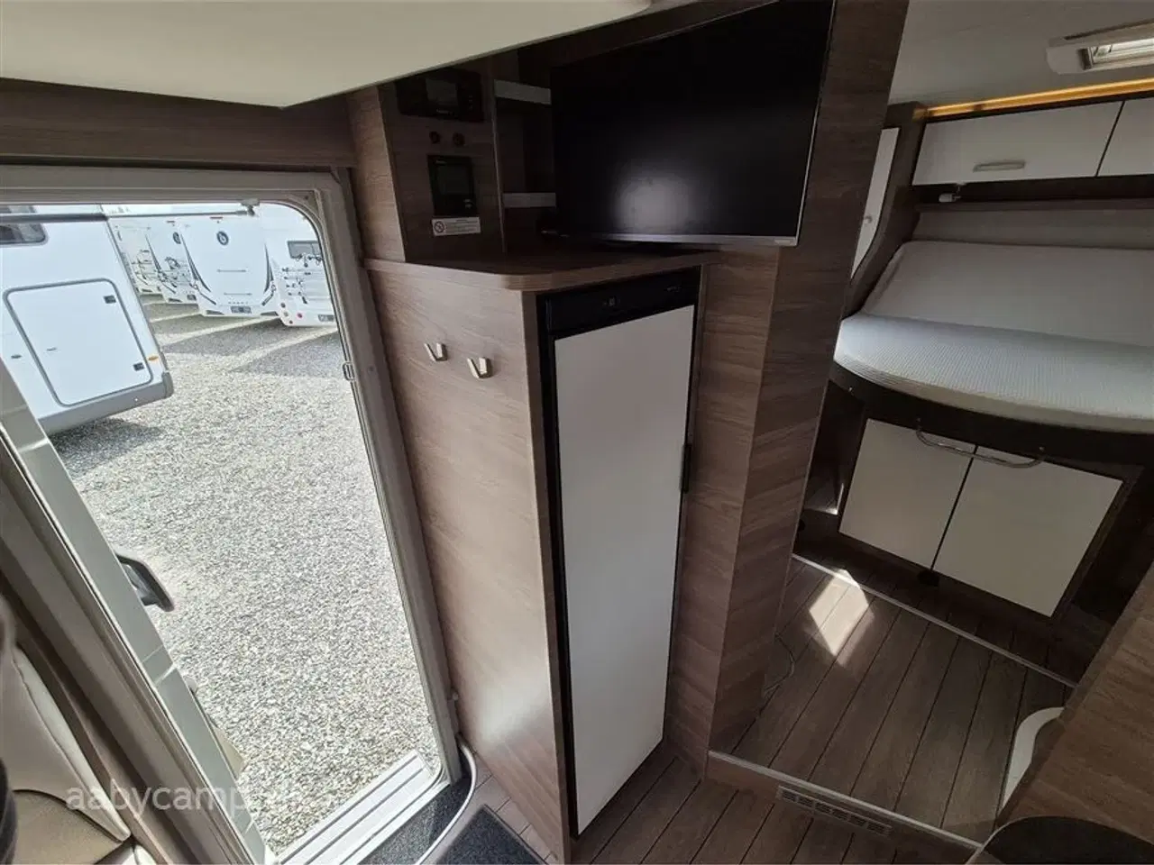 Billede 14 - 2019 - Knaus L!VE Wave 650 MX   Automatgear. batteri. markise. Dellæder. Anhængertræk. elektrisk indgangstrin. Queensbed. LPG fyldegas.