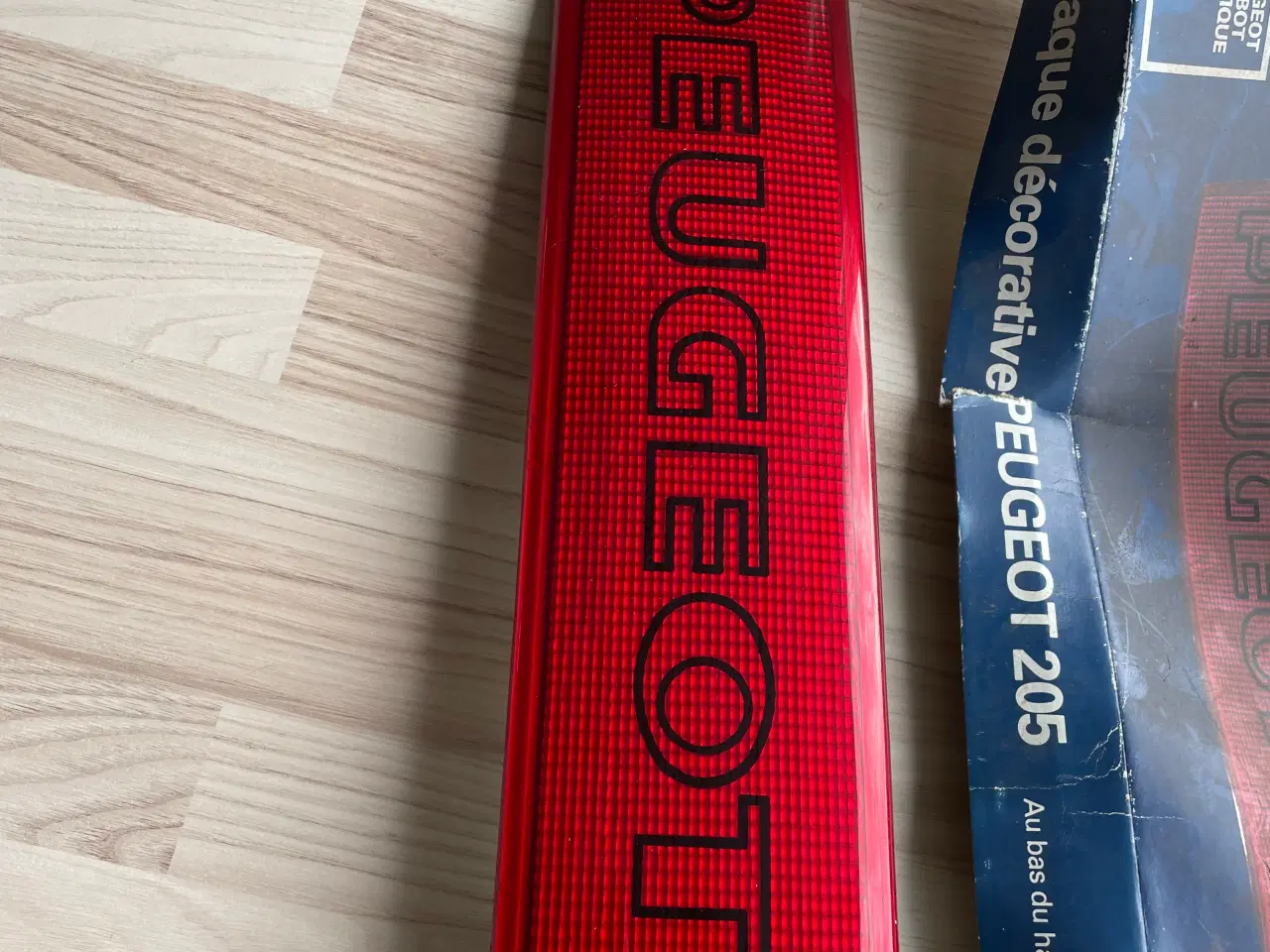 Billede 3 - Peugeot 205 bagklaps pynteplade refleks 