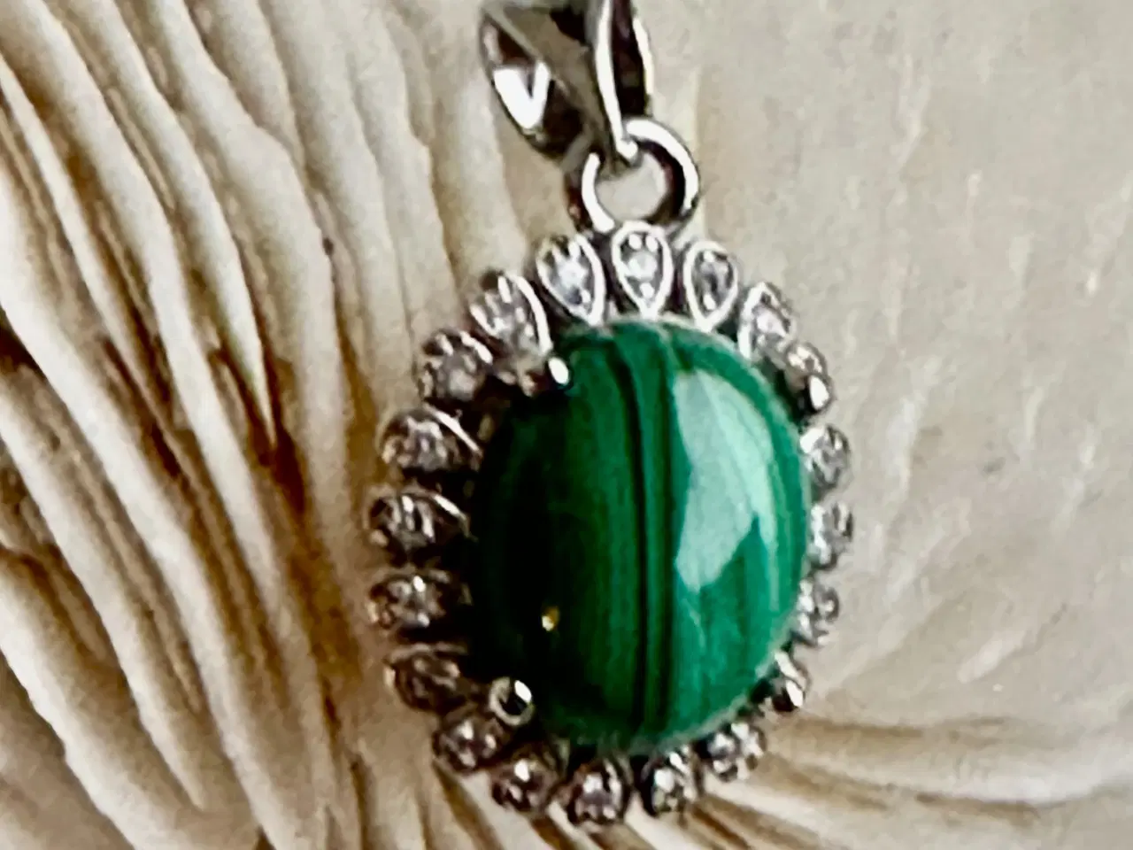 Billede 2 - To sølvvedhæng med halvædelsten. Læs beskrivelsen.