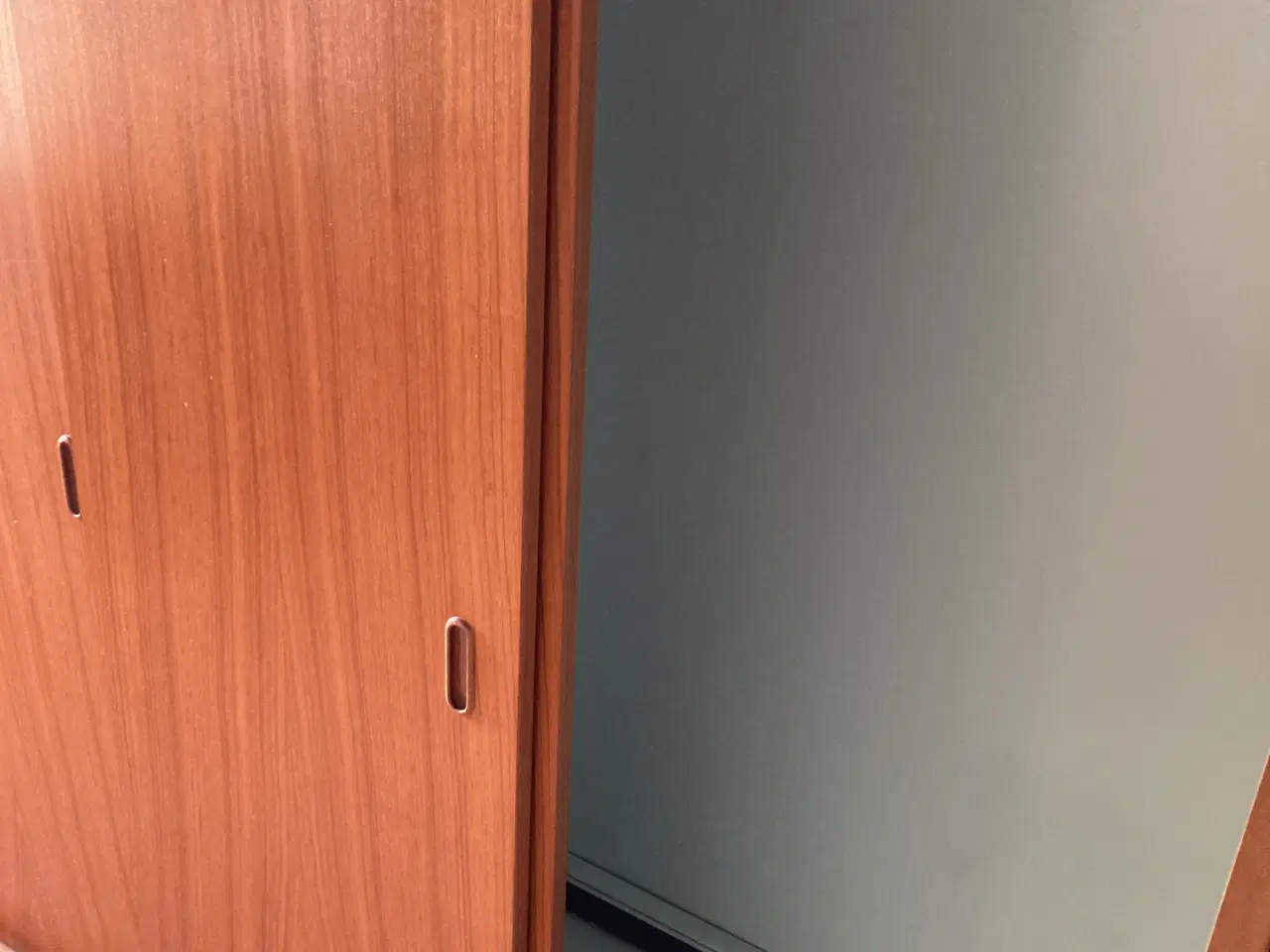 Billede 3 - Klædeskab teaktræ tøjskab