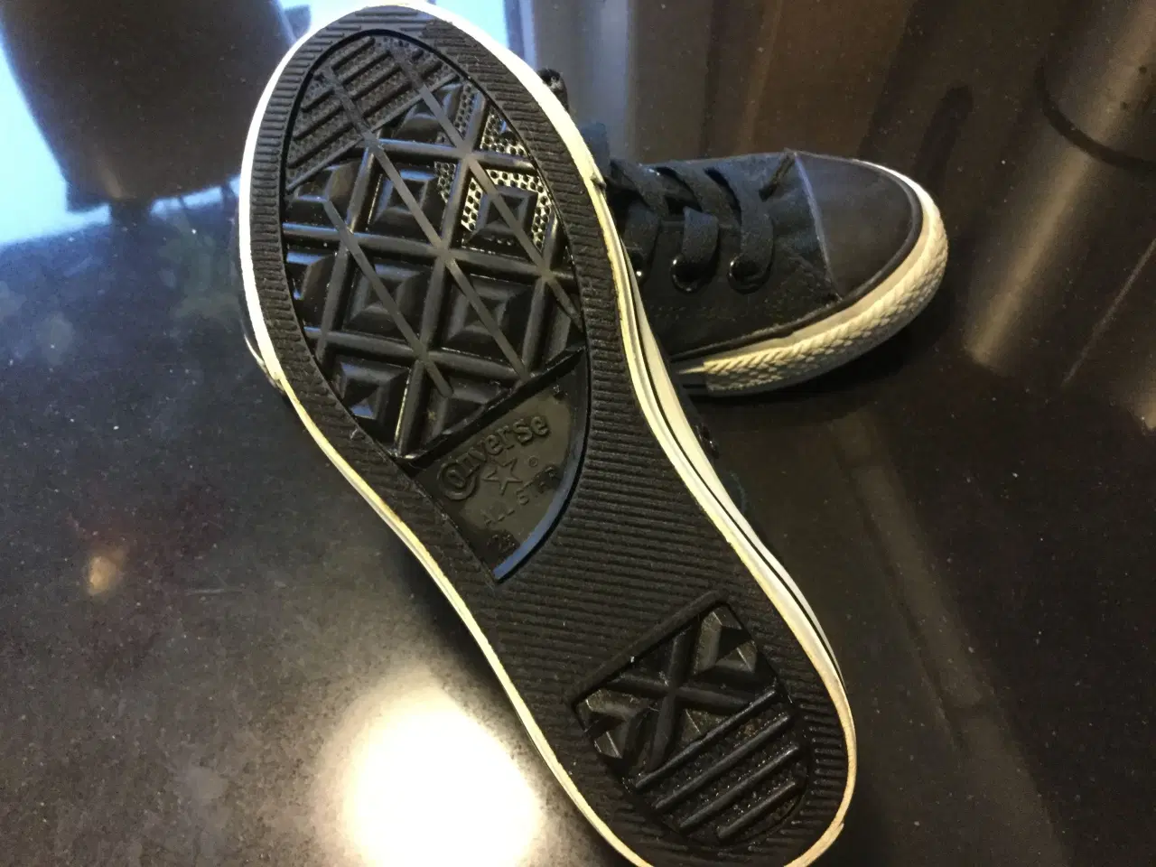 Billede 2 - Børne Converse sko/støvler str 30, sorte