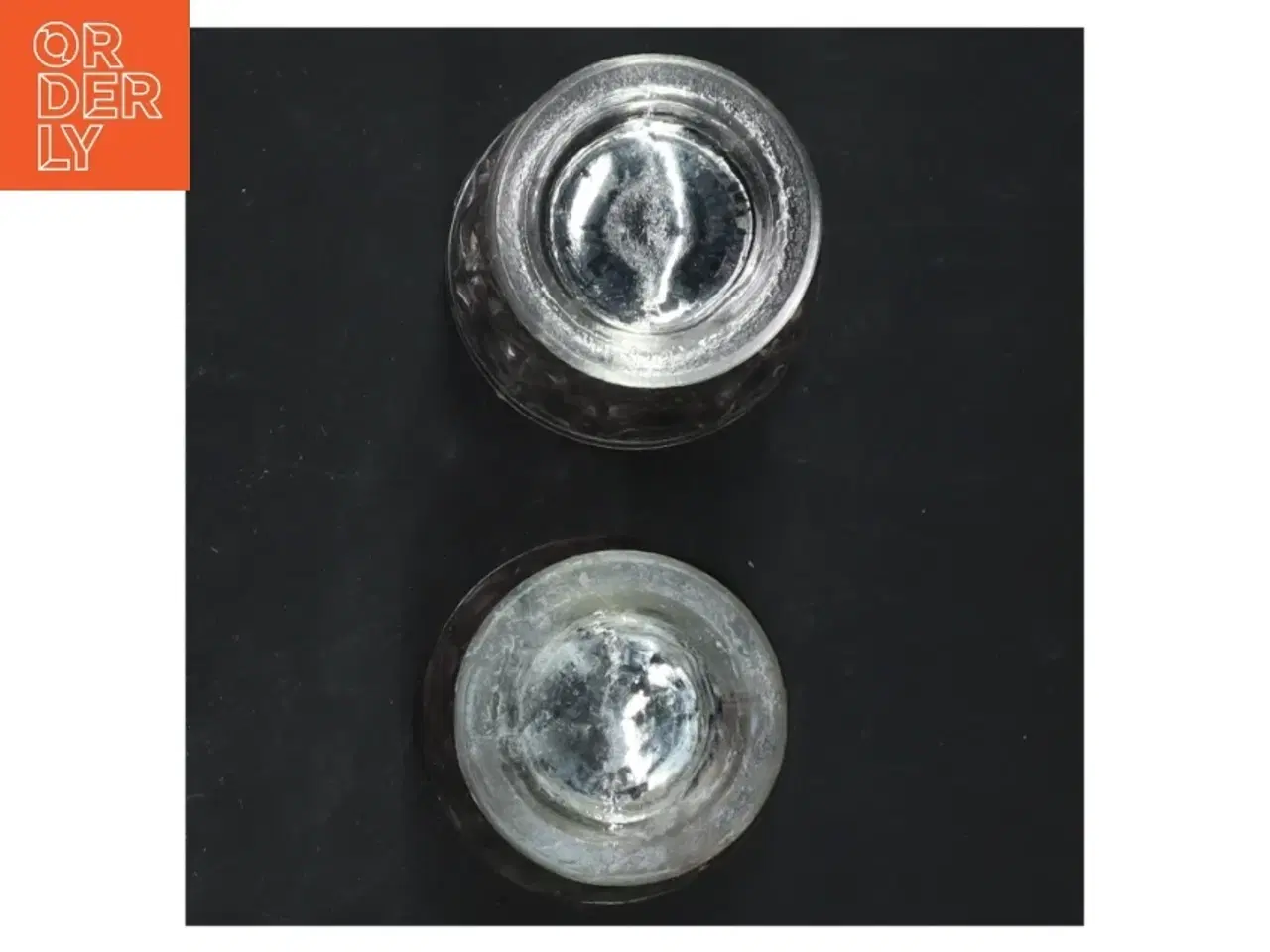 Billede 3 - To glas stearinstager (str. 8x5,5 cm)