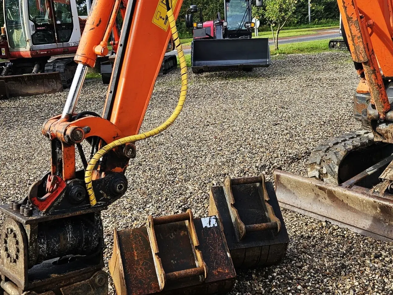 Billede 8 - Hitachi ZX27-3 / powertilt og skovlsæt / årgang 2010