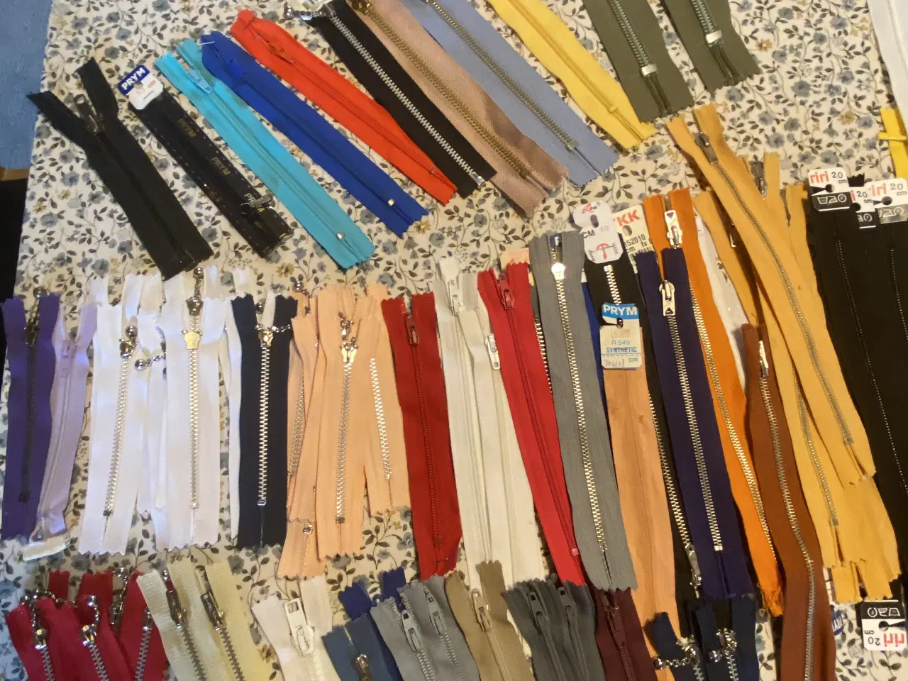 Billede 2 - 97 stk. Forskellige Lynlåse 