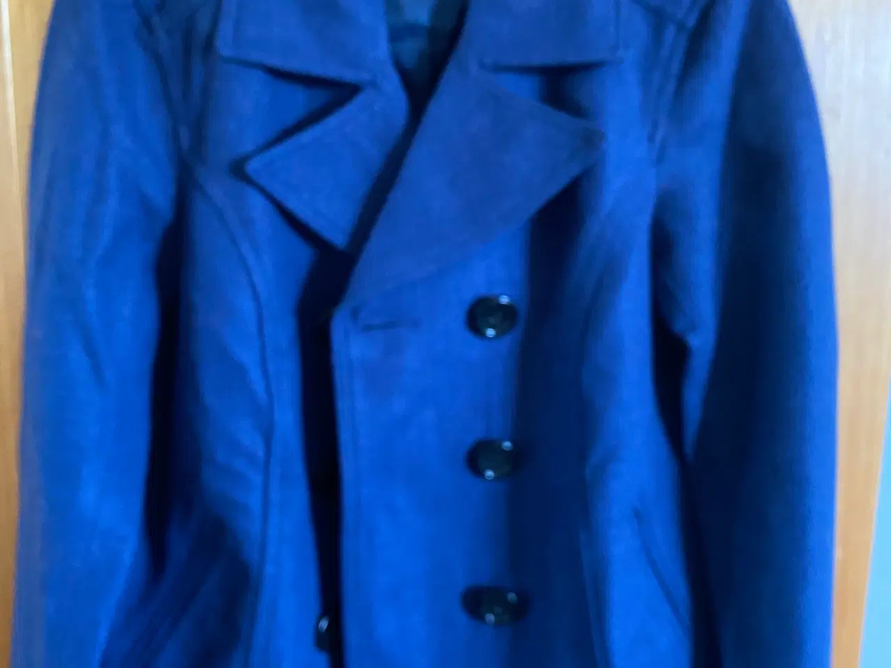 Billede 3 - Mørkeblå jakke til salg