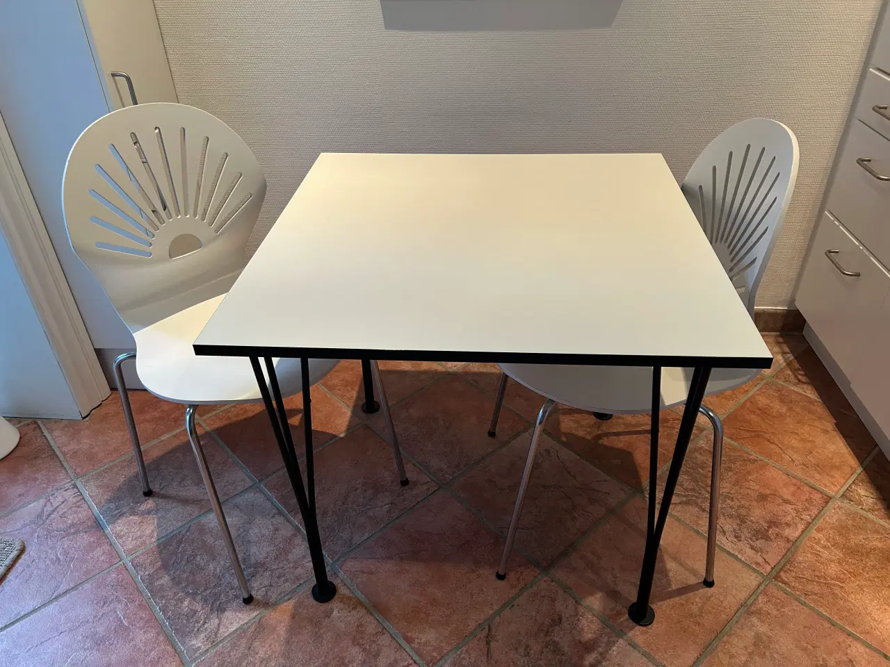 Billede 1 - Spisebord med klap