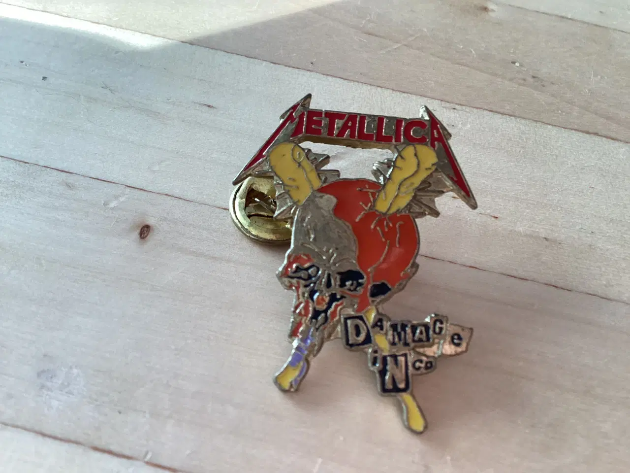 Billede 2 - Metallica damage pin 1989