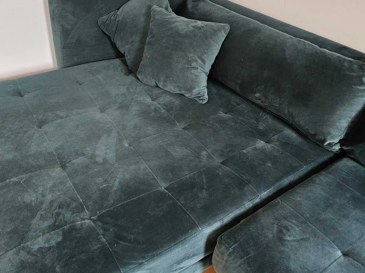 Billede 4 - Grøn velour sofa m. stor chaiselong.